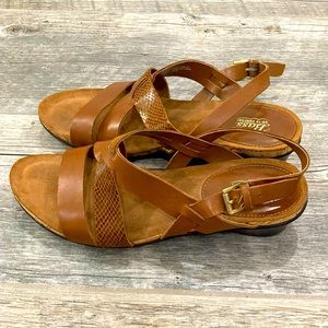 Bass leather low heel sandal size 10M